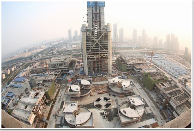 中國第一高樓——高銀金融117大廈施工現場圖