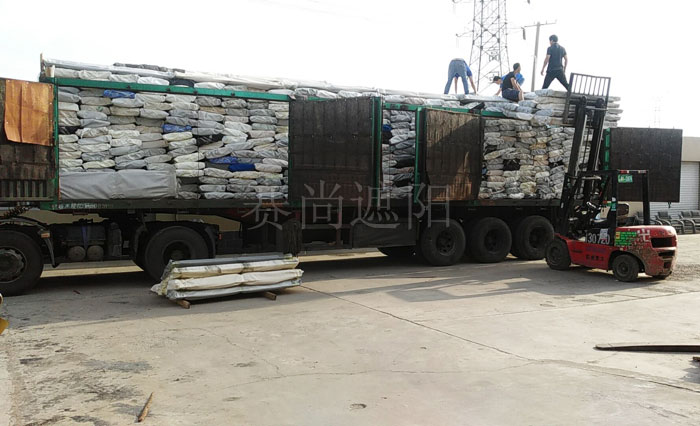 絲綢之路貿易中心幕墻電動遮陽項目發貨