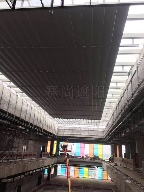 絲綢之路貿易產業中心采光頂電動遮陽系統的安裝現場