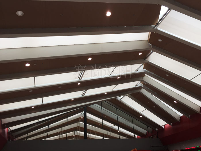 濟(jì)南文博購物廣場采光頂電動遮陽窗簾效果實(shí)景圖片