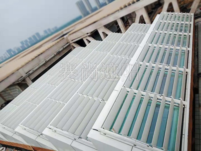 濟寧文化中心廣場幕墻戶外電動遮陽百葉工程實景效果