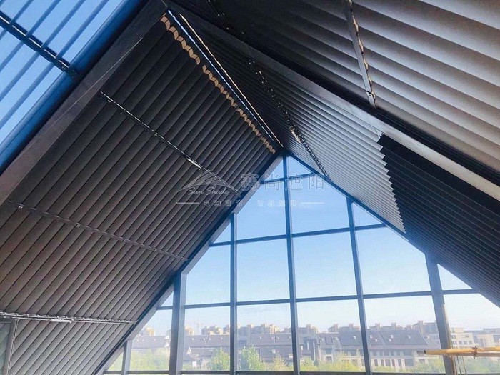 遠洋天著機翼百葉頂部遮陽工程實景照